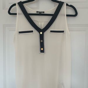 Express Button Detail V-neck Tank Top